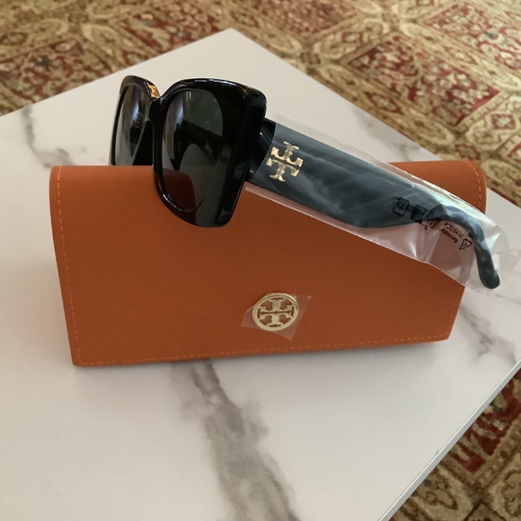 NWT.   Tory Burch sunglasses - Picture 7 of 16